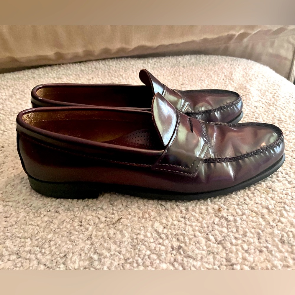 G.H. Bass Weejuns penny loafers. Size 10 Burgundy/Brown